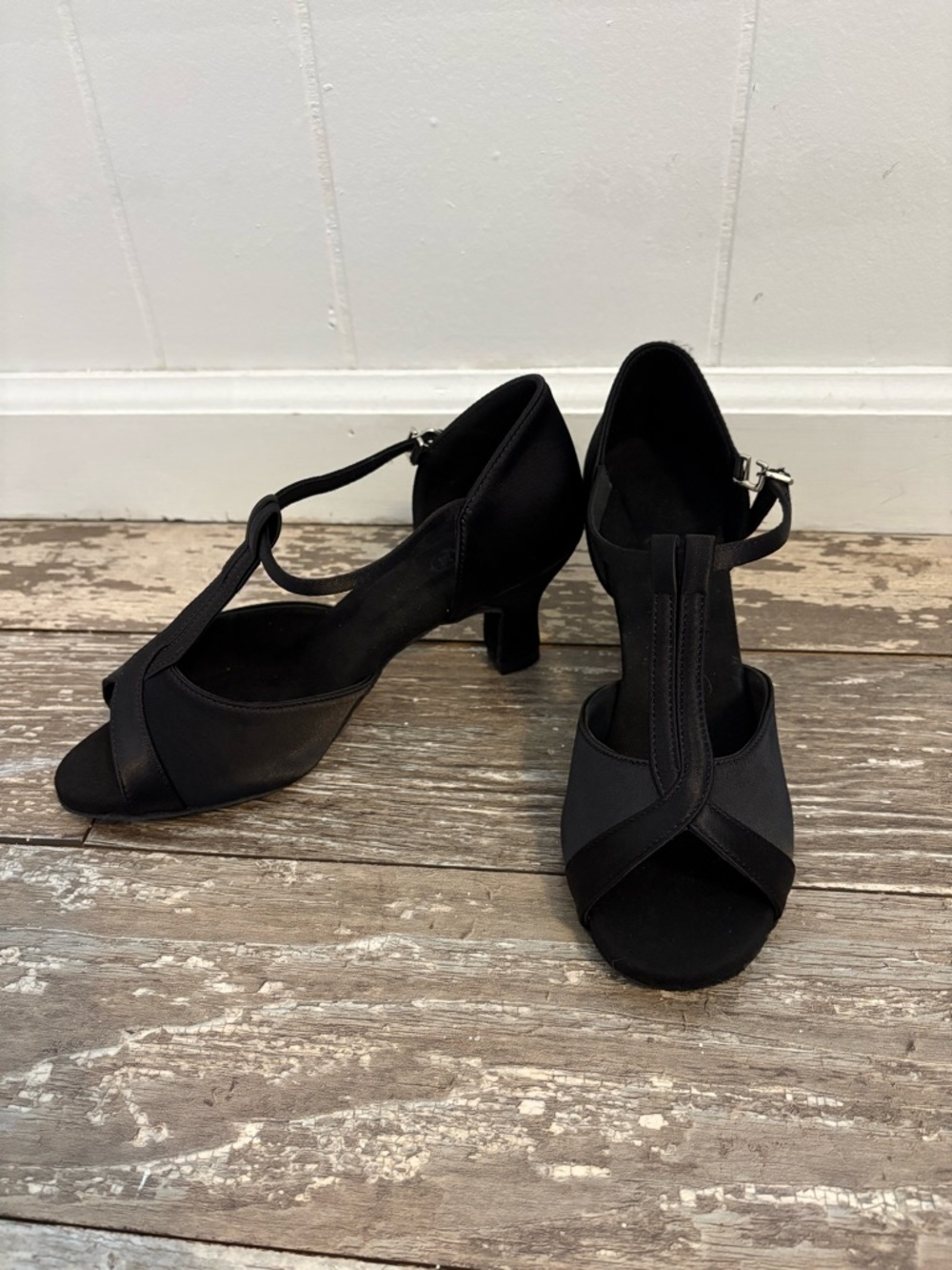 Black T-Strap Low Heel Sandals for Women - Picture 2 of 3